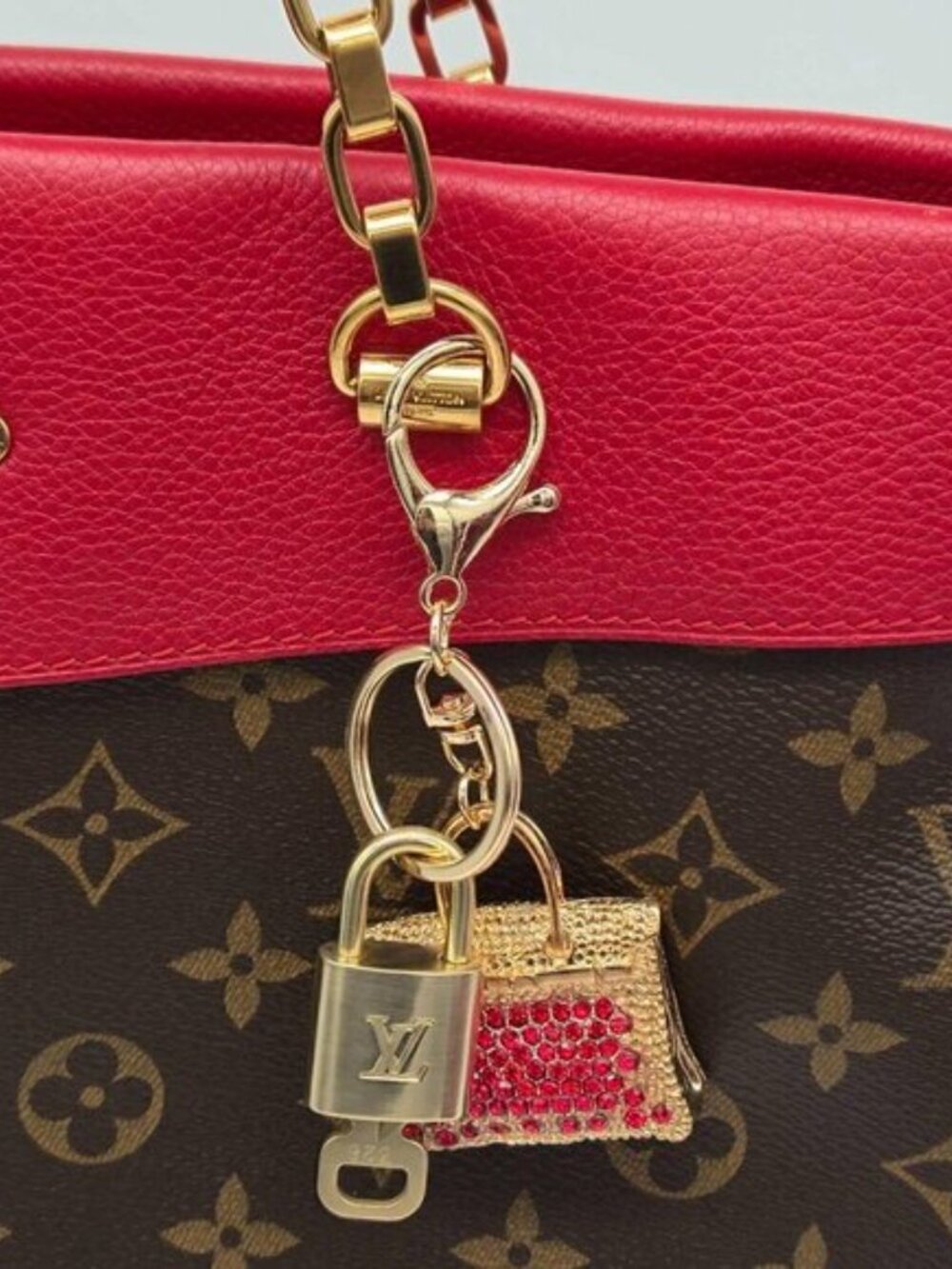 Authentic Louis Vuitton Gold Padlock & Key 🔒 LV Bag Charm Unbranded Keychain - Picture 3 of 10